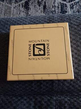 Stone Mountain Accessories Dark Brown Leather Bifold Wallet in Gift Box